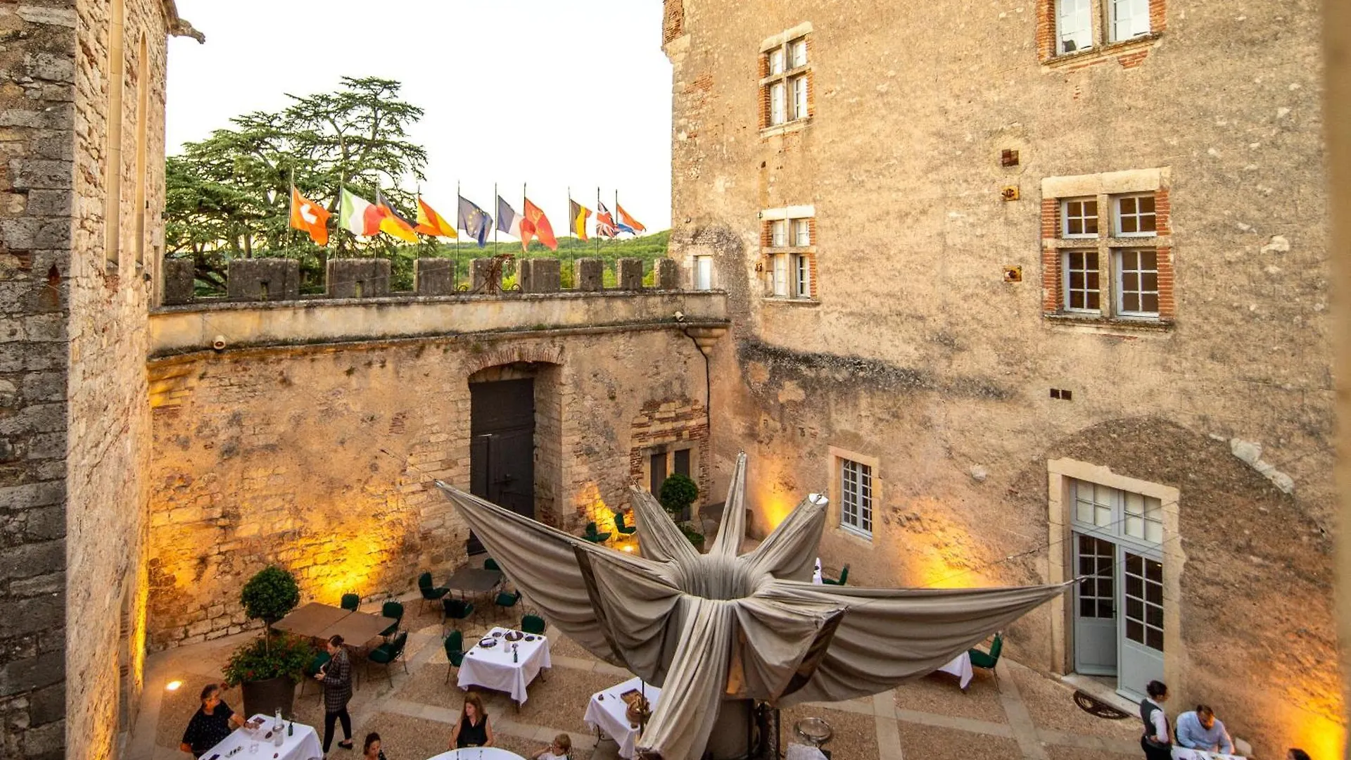 Chateau De Mercues 4*,