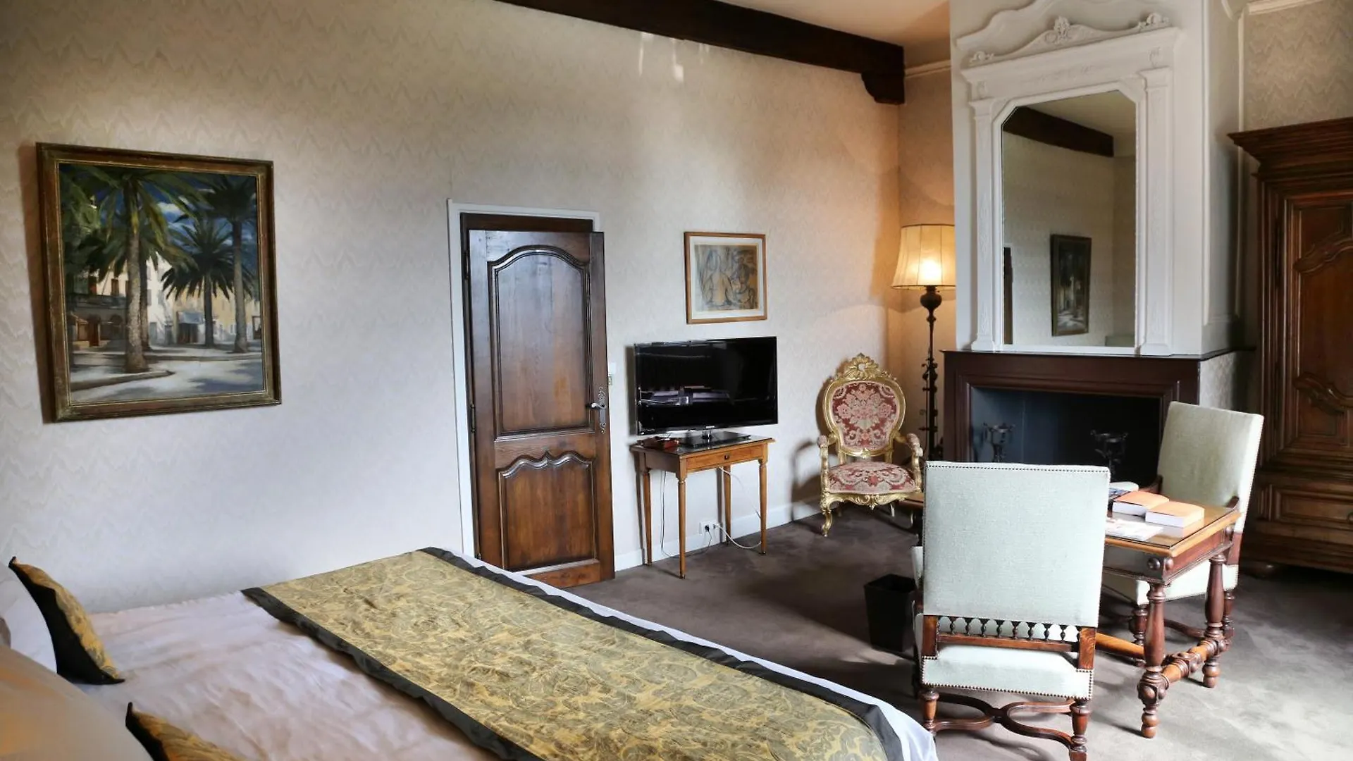 Chateau De Mercues 4*,