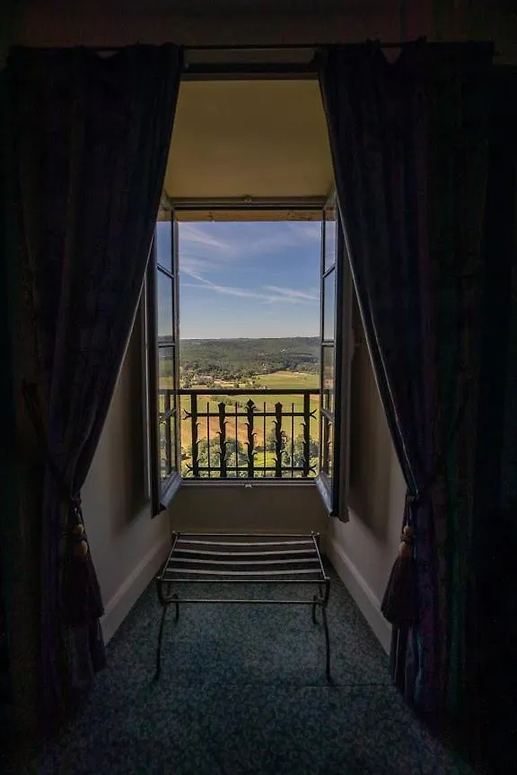 Chateau De Mercues 4*,