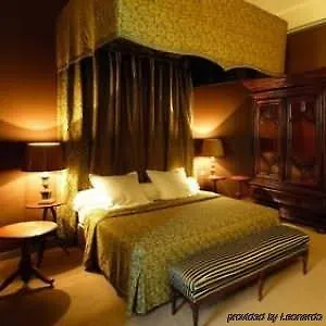 Chateau De Mercues Hotel