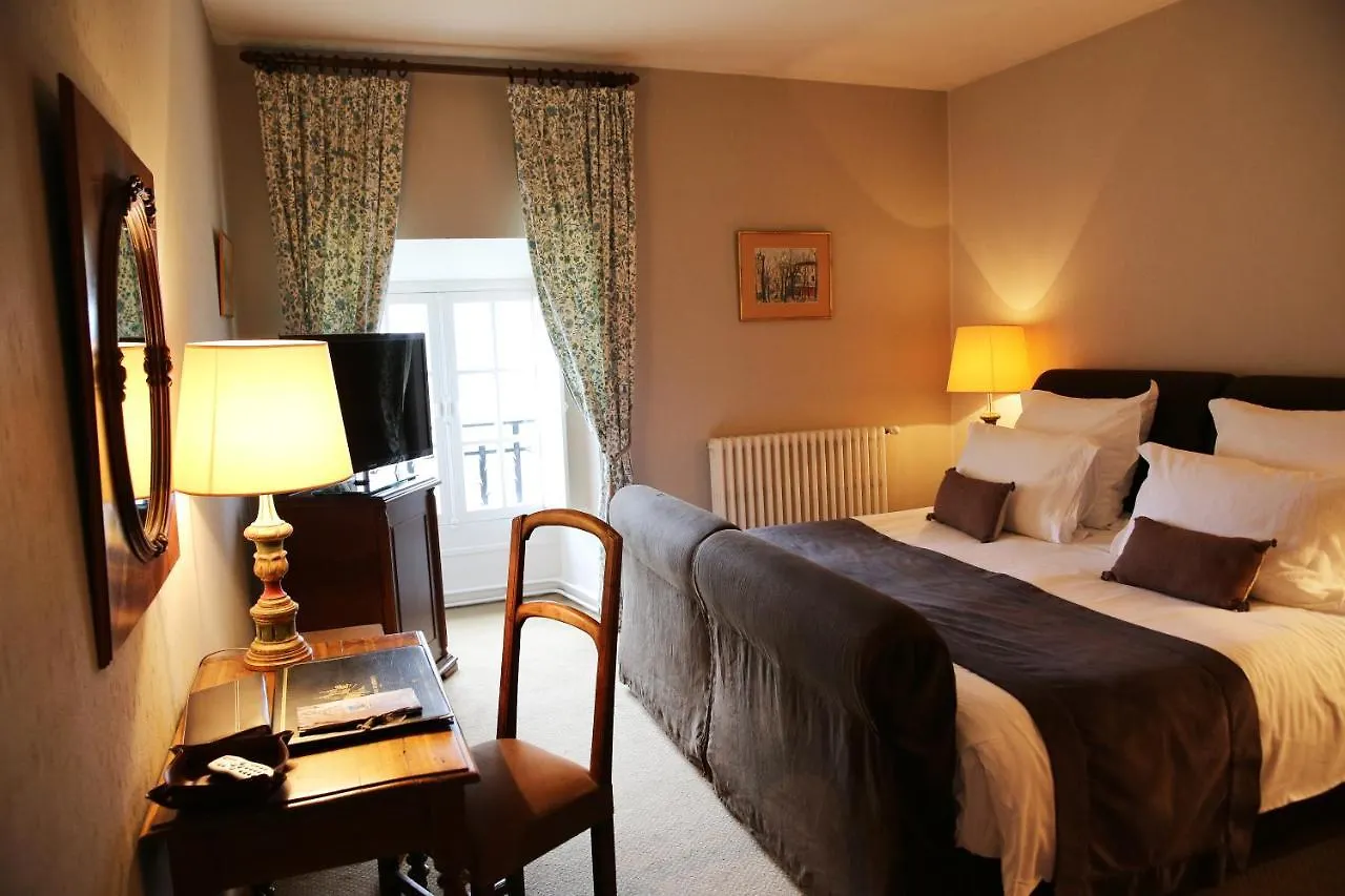 Chateau De Mercues Hotel